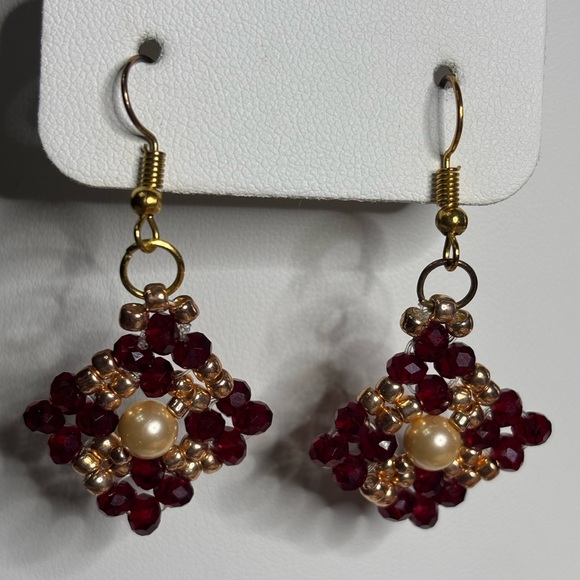 Hand crafted dangle pierced earrings shell cream pearls red gold beads 2 inches - Picture 6 of 8